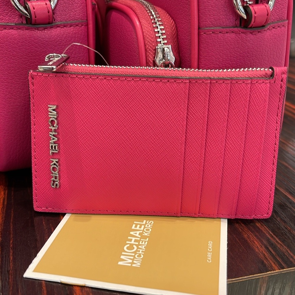 MICHAEL KORS
Jet Set Travel Medium Top Zip Leather Card Case Wallet 
Dragonfruit - Picture 2 of 16